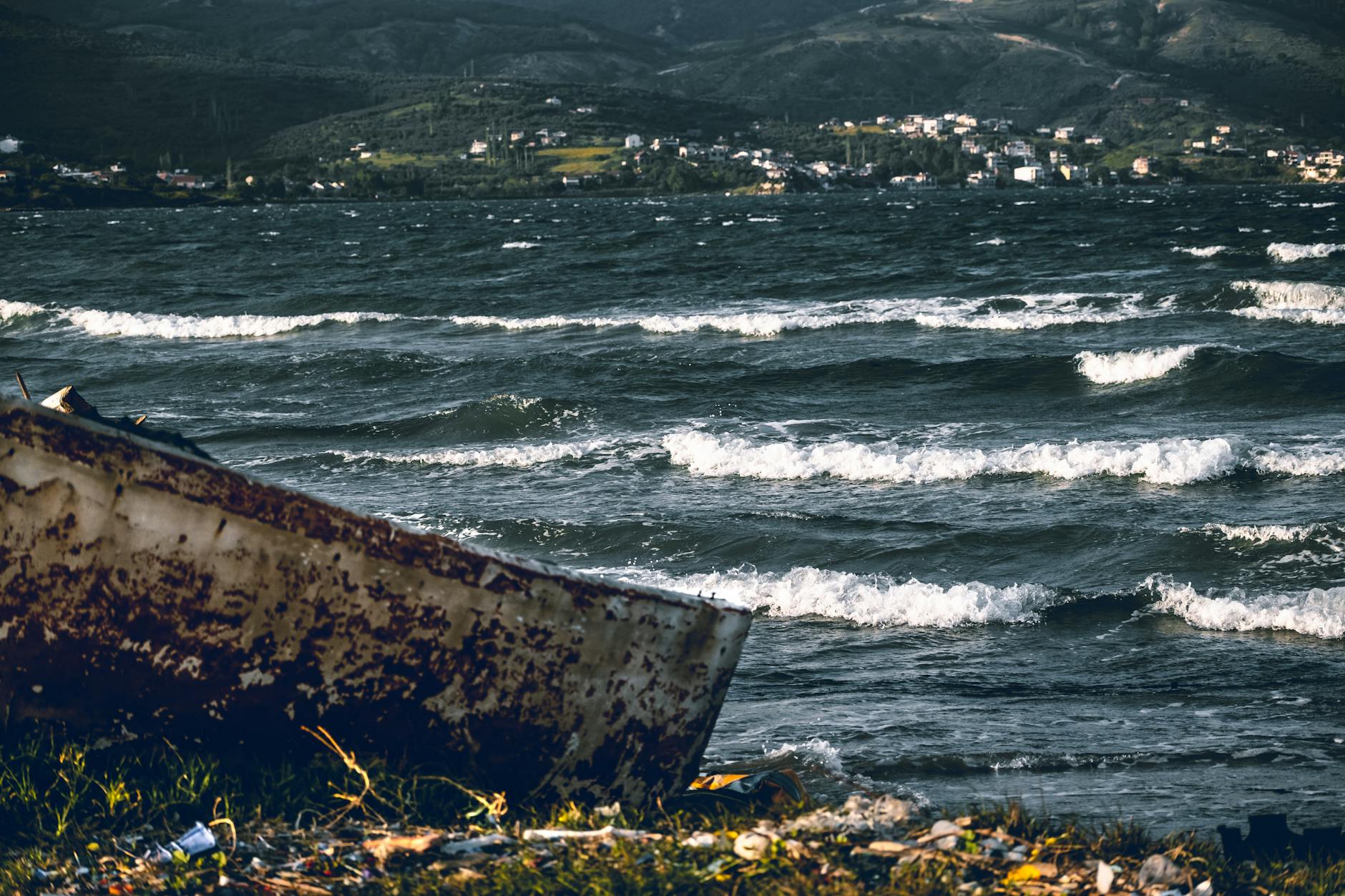 découvrez le phénomène du tsunami argenté, une tendance socio-démographique marquante qui transforme nos sociétés. explorez son impact sur les générations futures et comment il redéfinit nos perceptions de la vieillesse et de l'âge dans un monde en constante évolution.