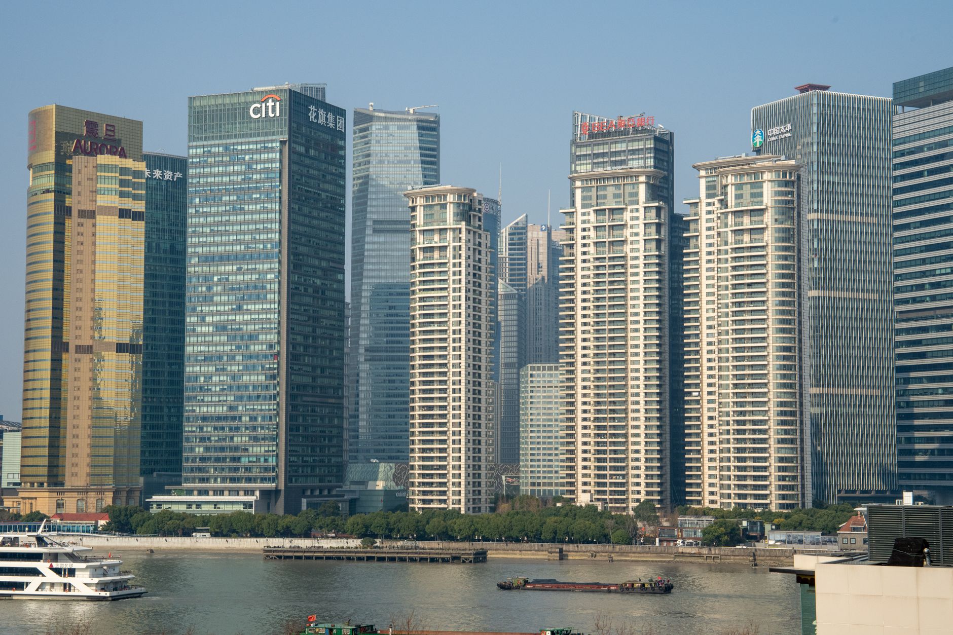 découvrez comment shanghai, une métropole dynamique, devient le moteur d'une économie émergente en pleine croissance. explorez les opportunités d'investissement, les innovations technologiques et les secteurs en expansion qui façonnent l'avenir de cette ville incontournable.